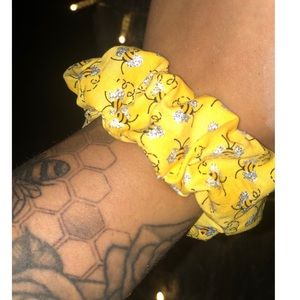 Handmade bumble bee scrunchie. 💕🐝